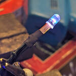 erster Schrumpfschlauch über die Kontakte angebracht