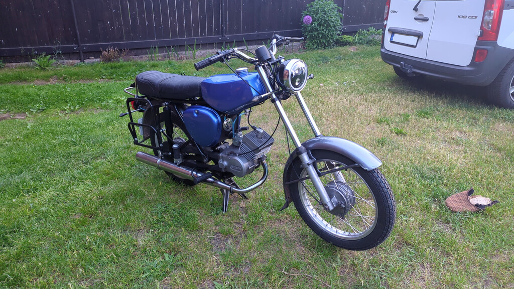 eine blaue Simson mit LED Blinkern und LED Scheinwerfer